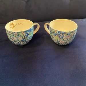 Lilly Pulitzer coffee mug set. Blue / gold trim.